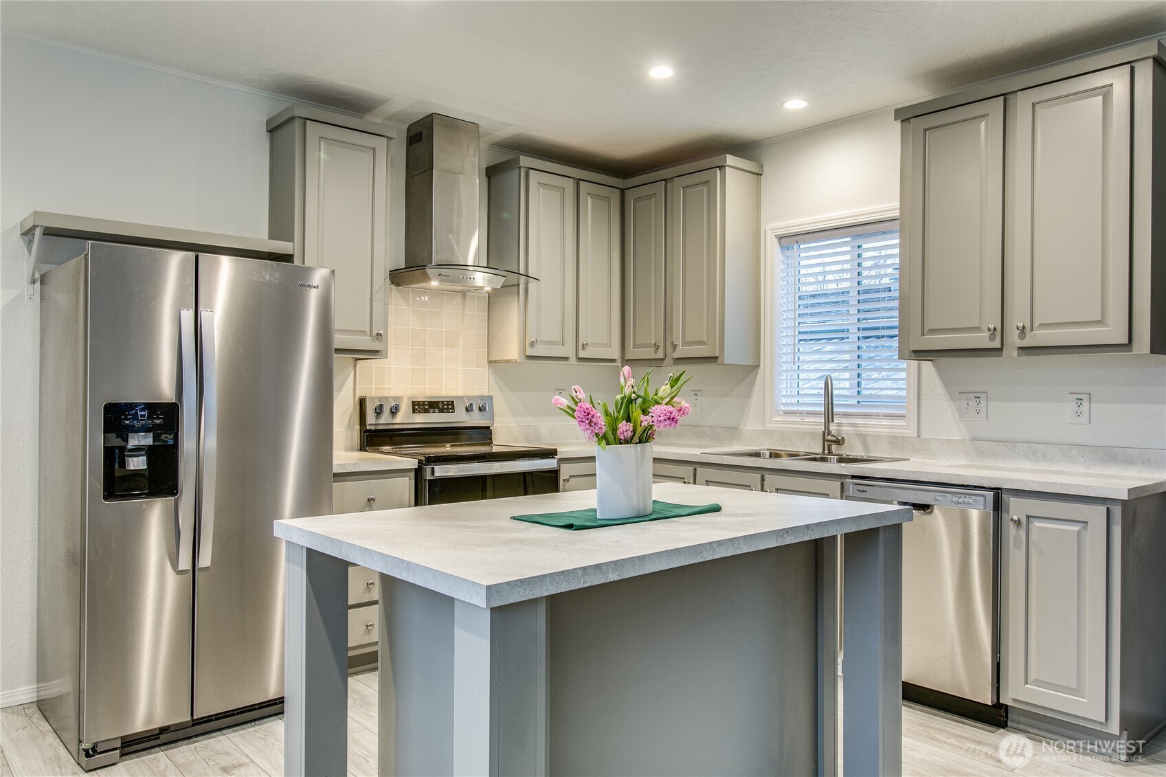 2400 DONOVAN Avenue #4, Bellingham, WA 98225