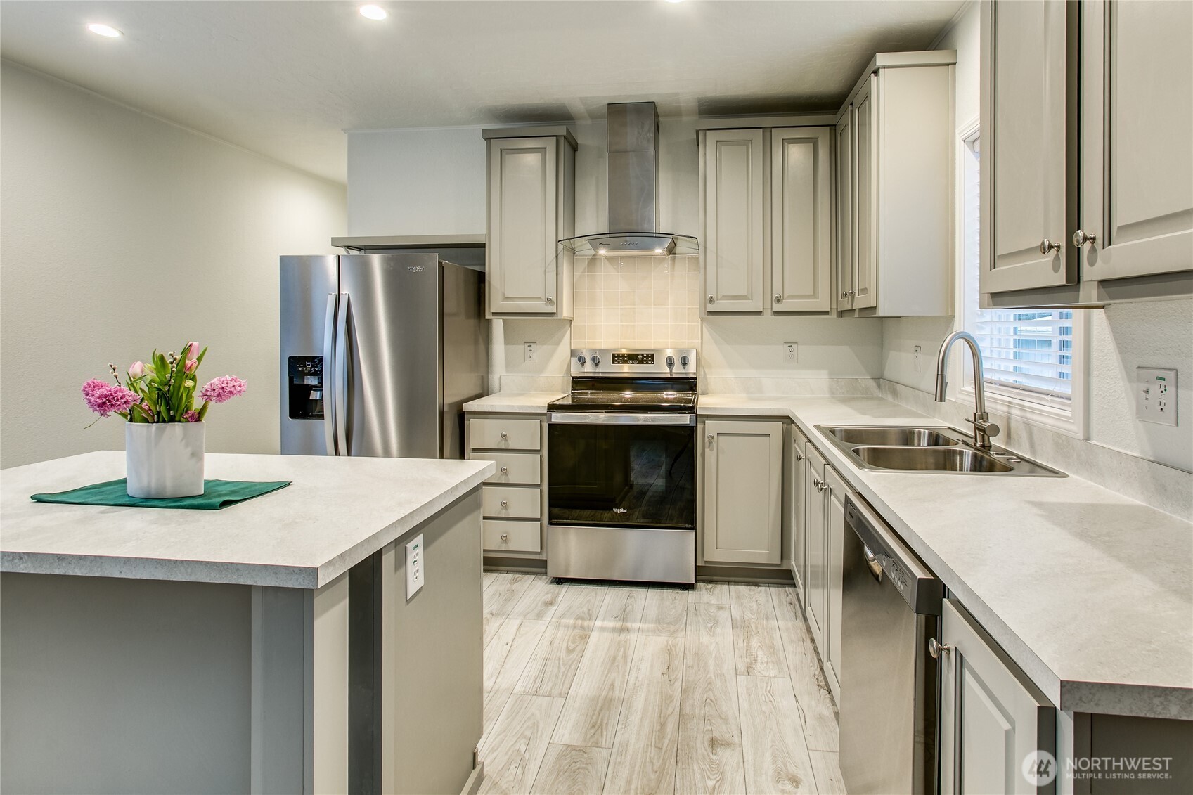 2400 DONOVAN Avenue #4, Bellingham, WA 98225