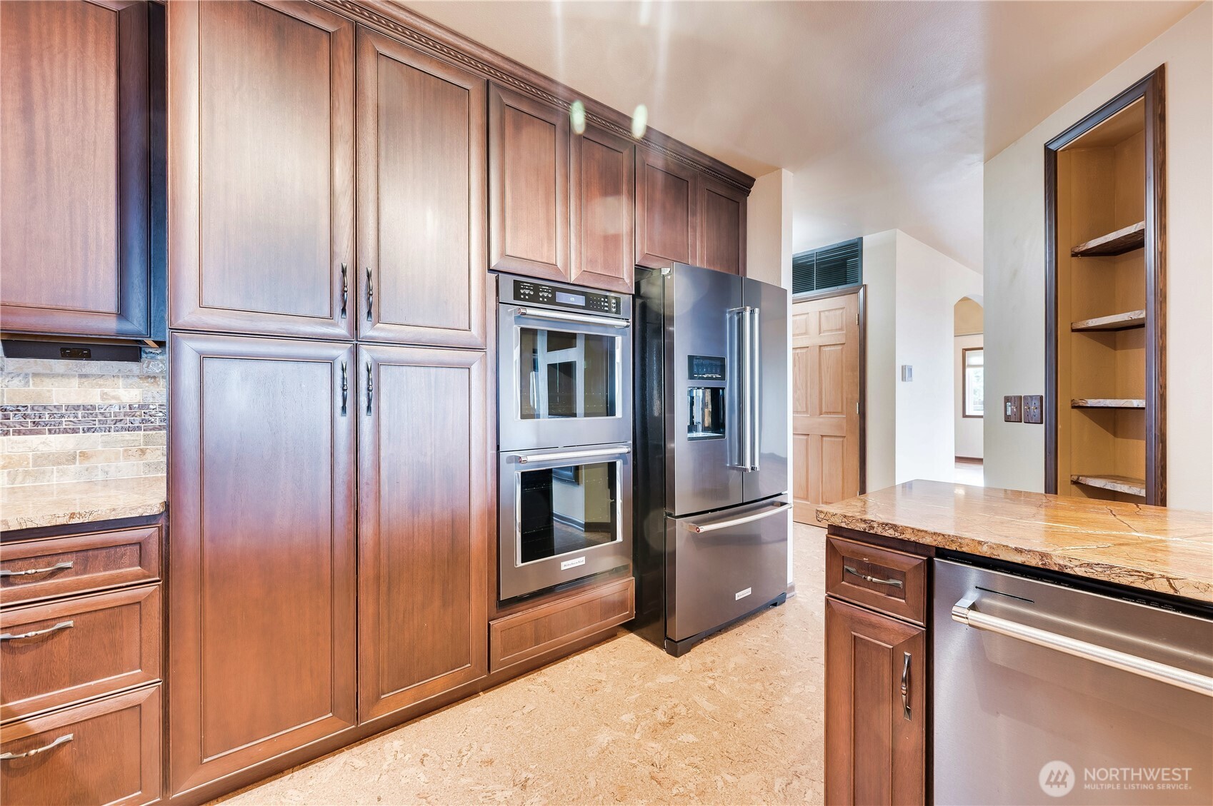 212 Grandview Ave , Camano Island, WA 98282