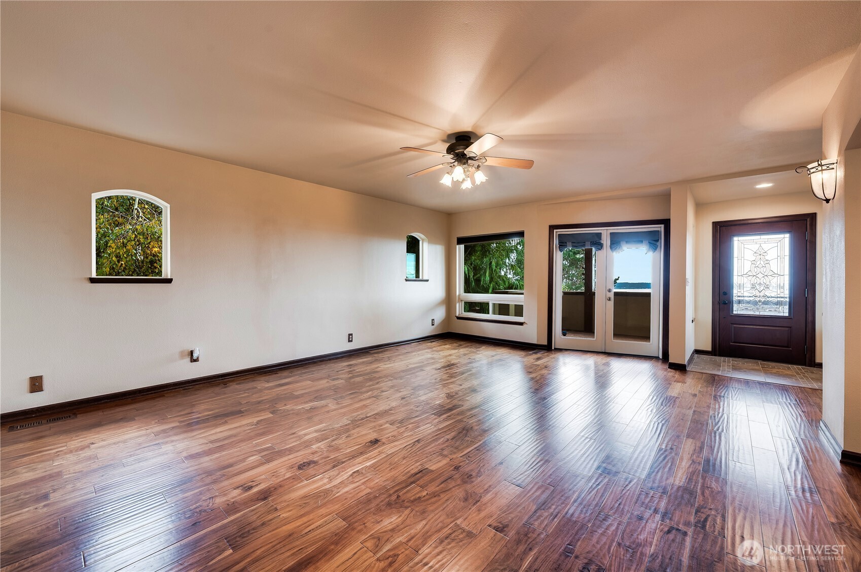 212 Grandview Ave , Camano Island, WA 98282