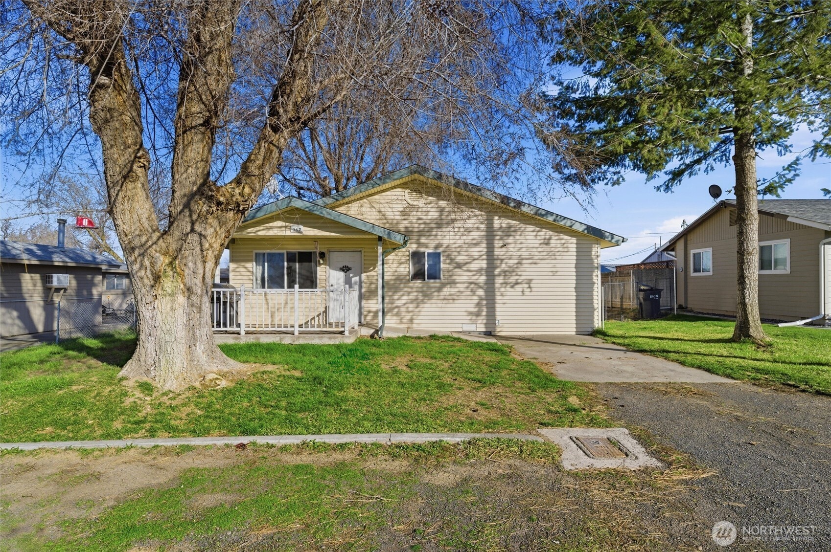 762 S 2nd Avenue , Connell, WA 99326