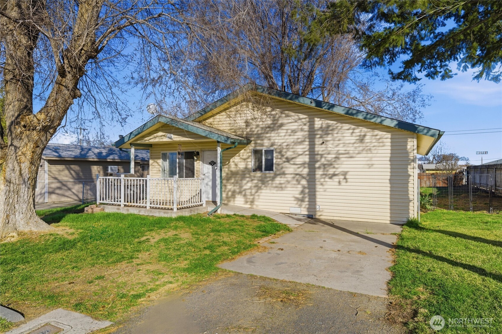 762 S 2nd Avenue , Connell, WA 99326