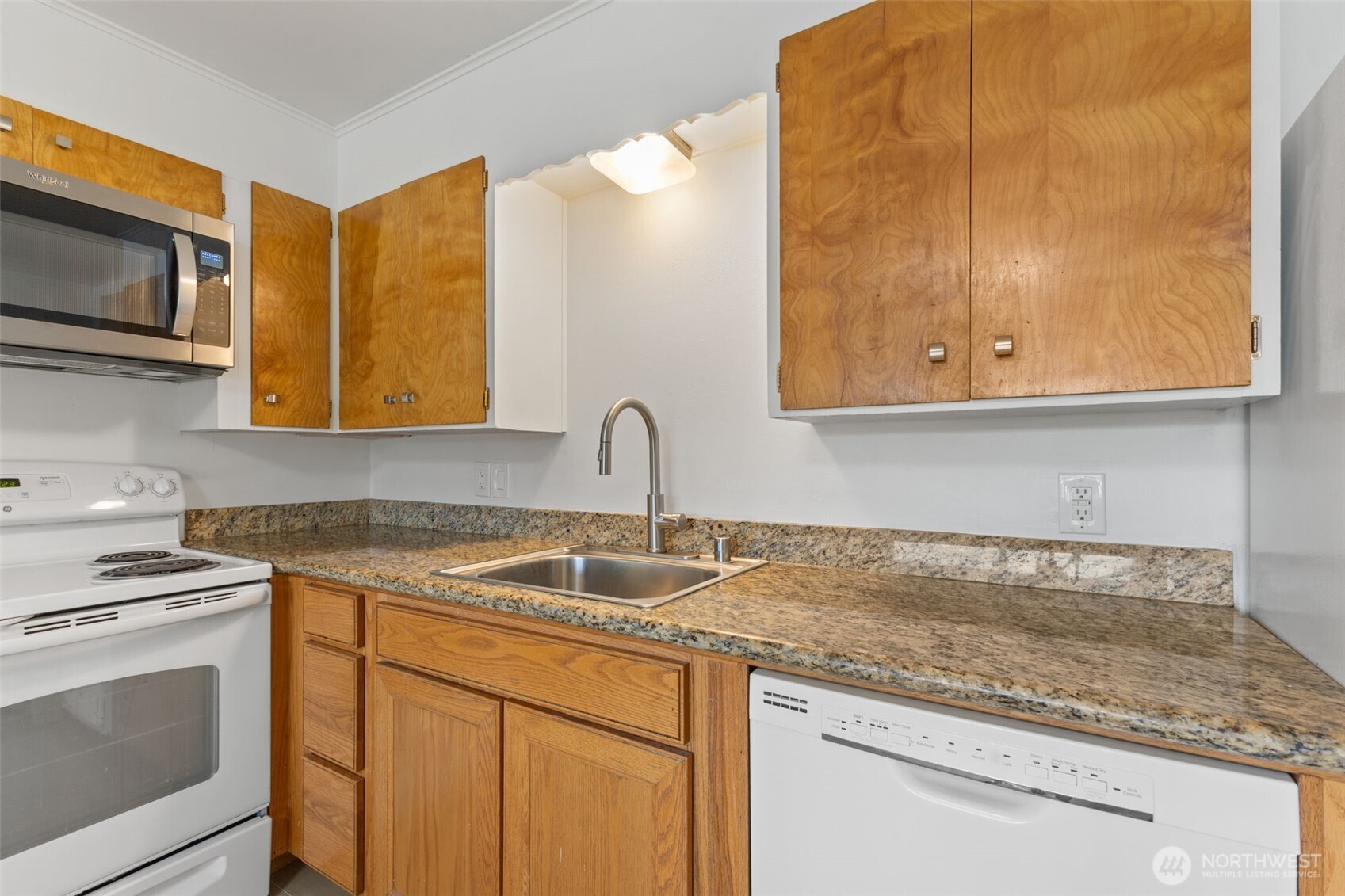 3118 Deer Island Drive E, Lake Tapps, WA 98391-9491