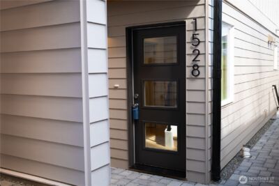 1528 25th Avenue , Seattle, WA 98122