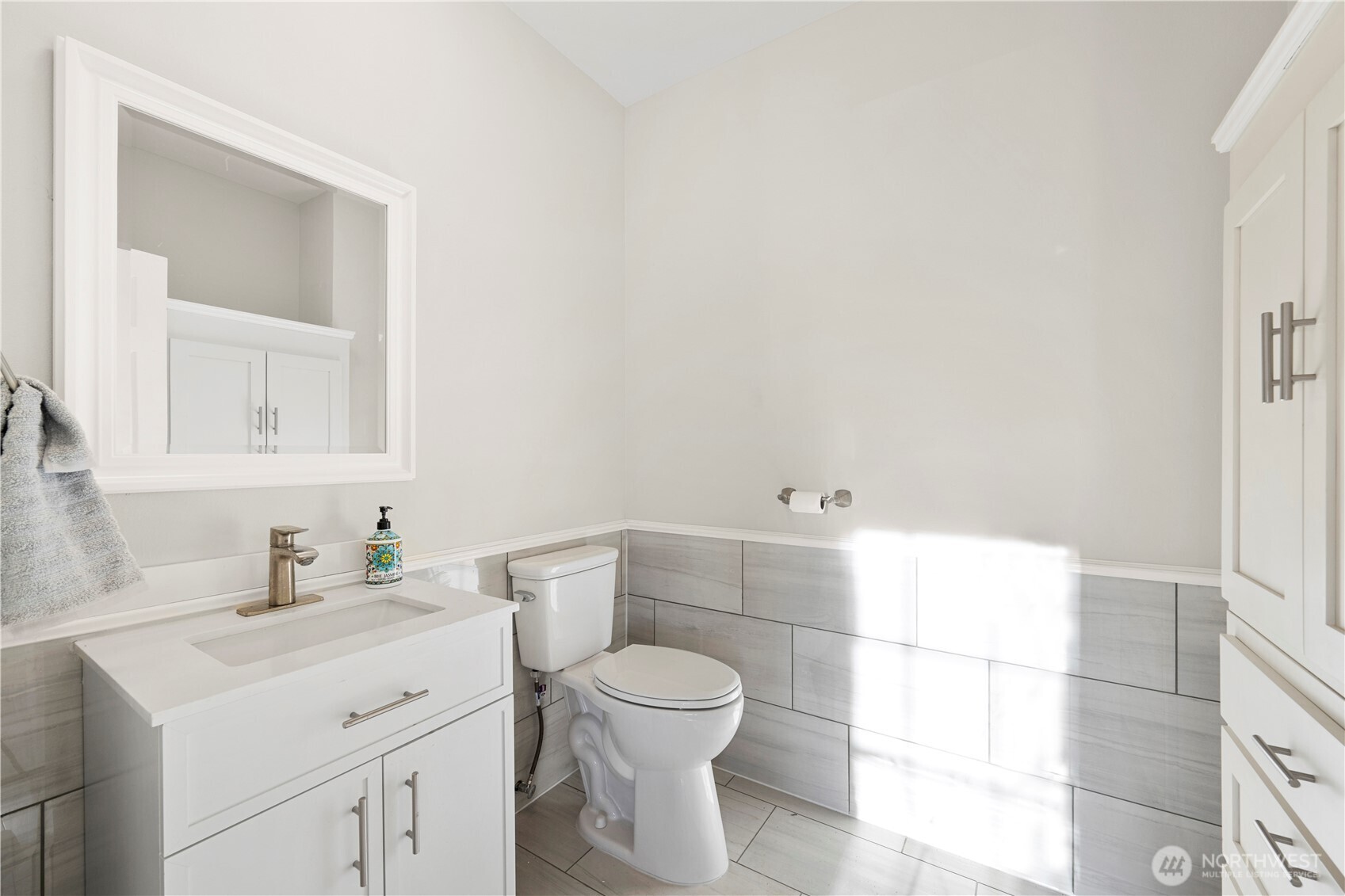 1242 Youngwood Road , Camano Island, WA 98282