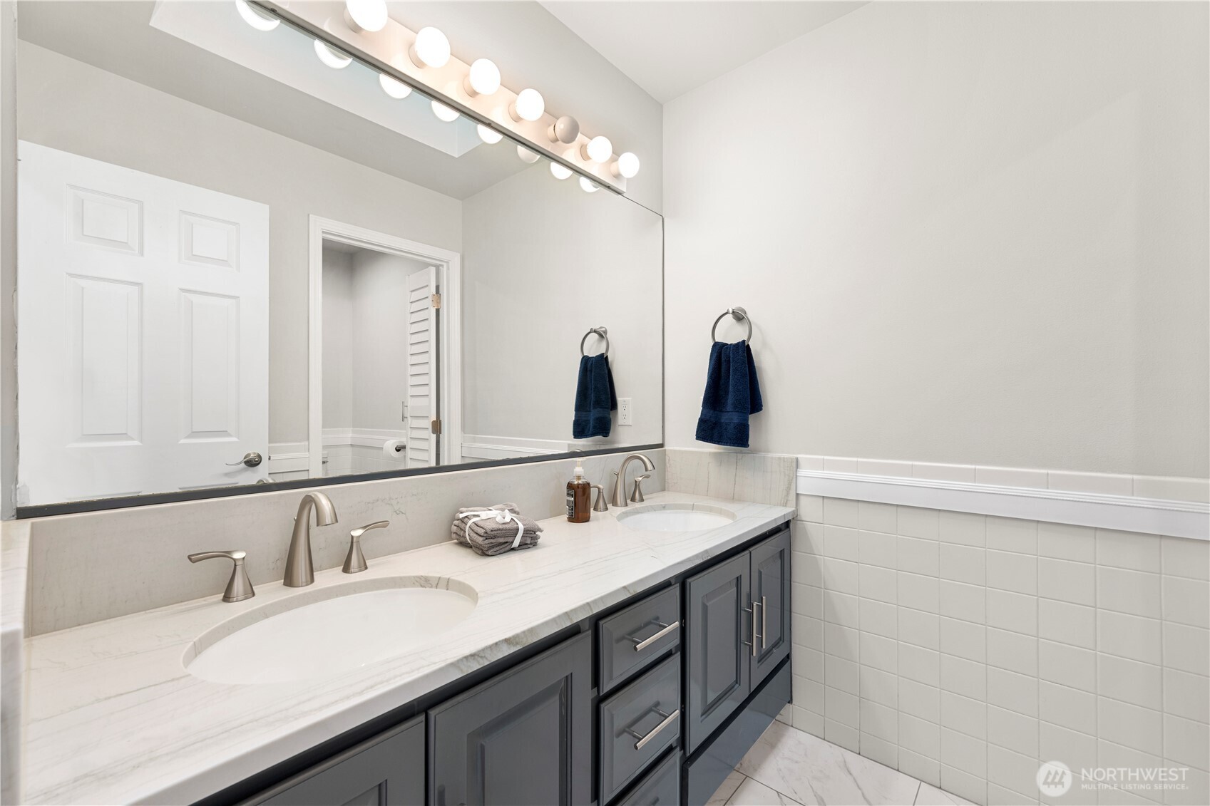 1242 Youngwood Road , Camano Island, WA 98282