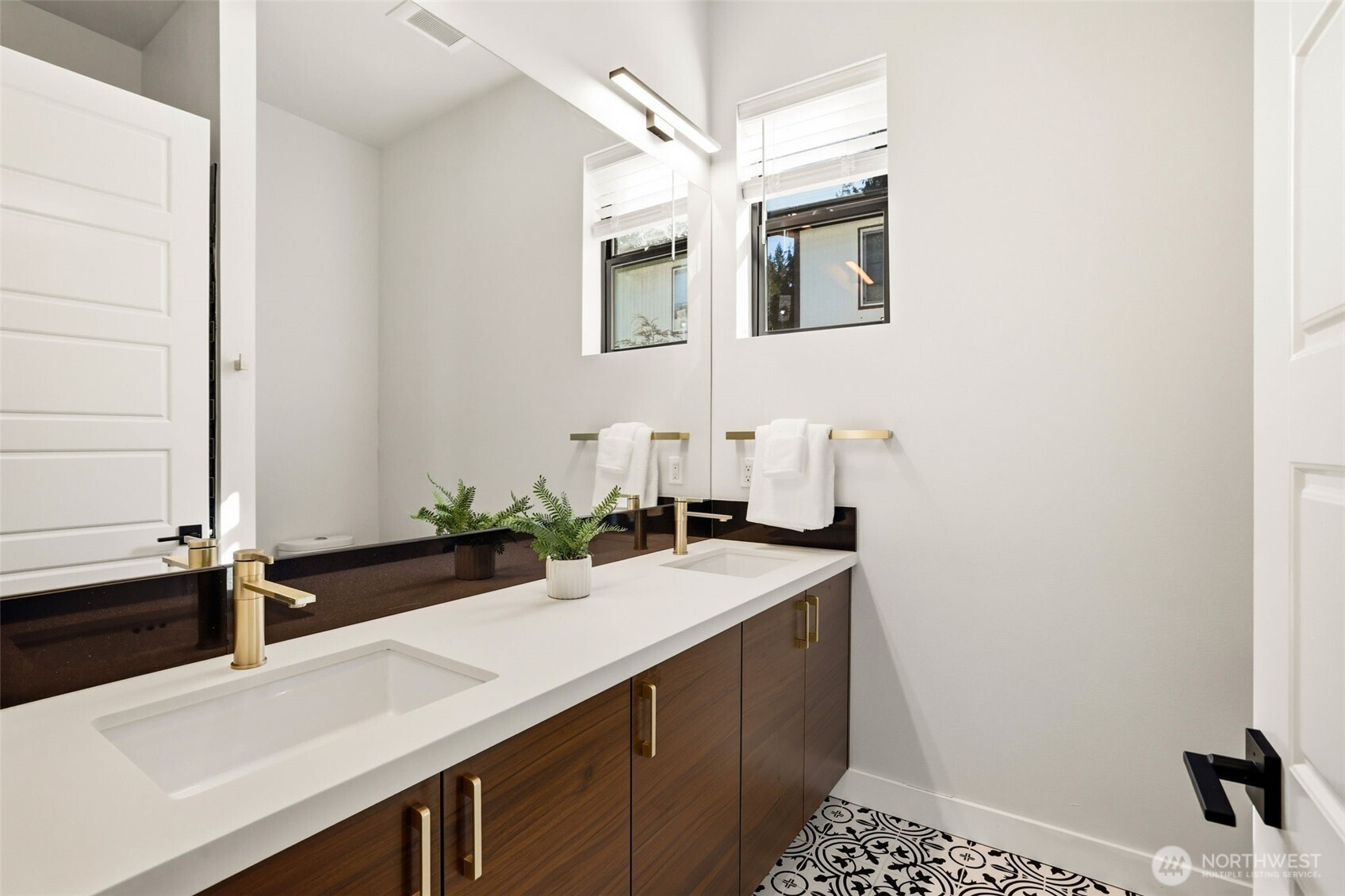 18111 84th Avenue W, Edmonds, WA 98026-5717