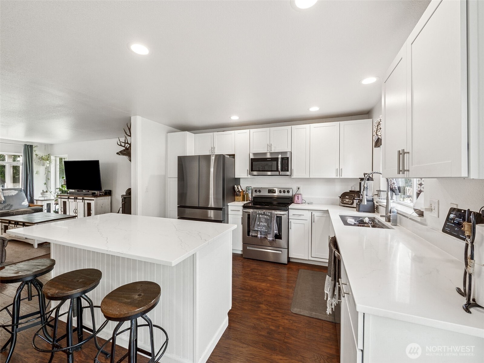 40407 Mountain Highway E , Eatonville, WA 98328