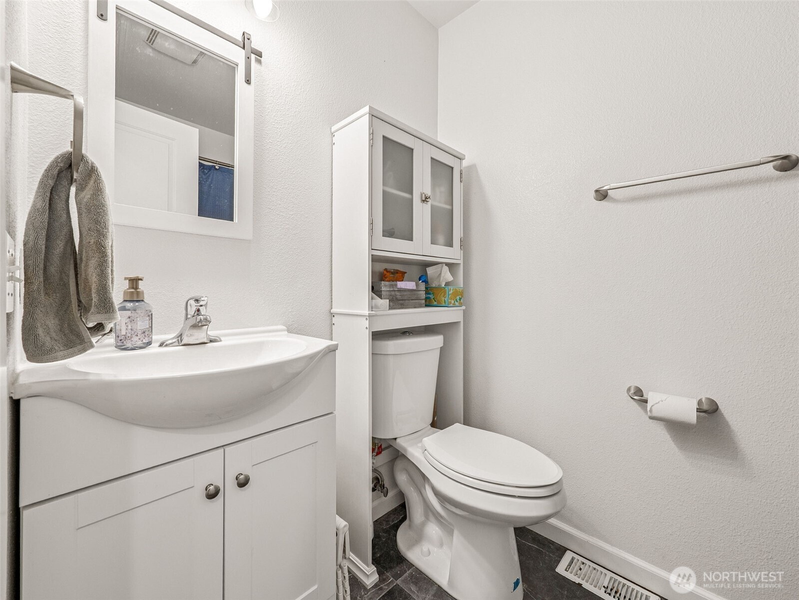 40407 Mountain Highway E , Eatonville, WA 98328