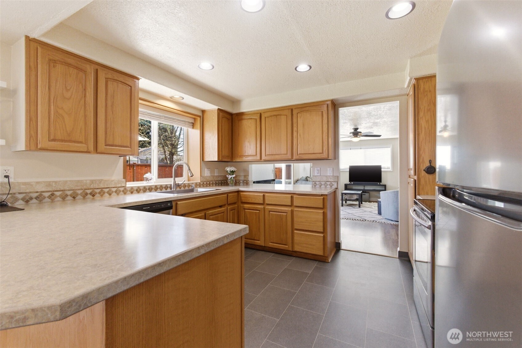 6 dove Street , Longview, WA 98632