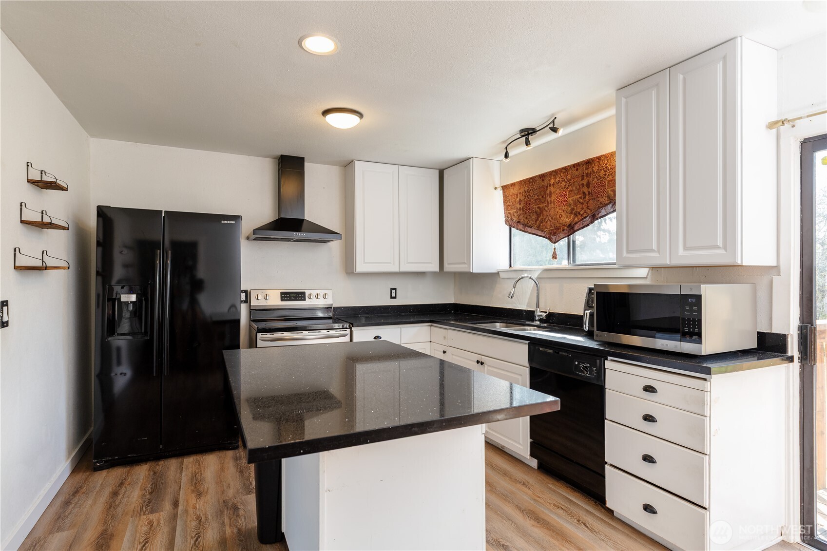 158 136th St E , Tacoma, WA 98445