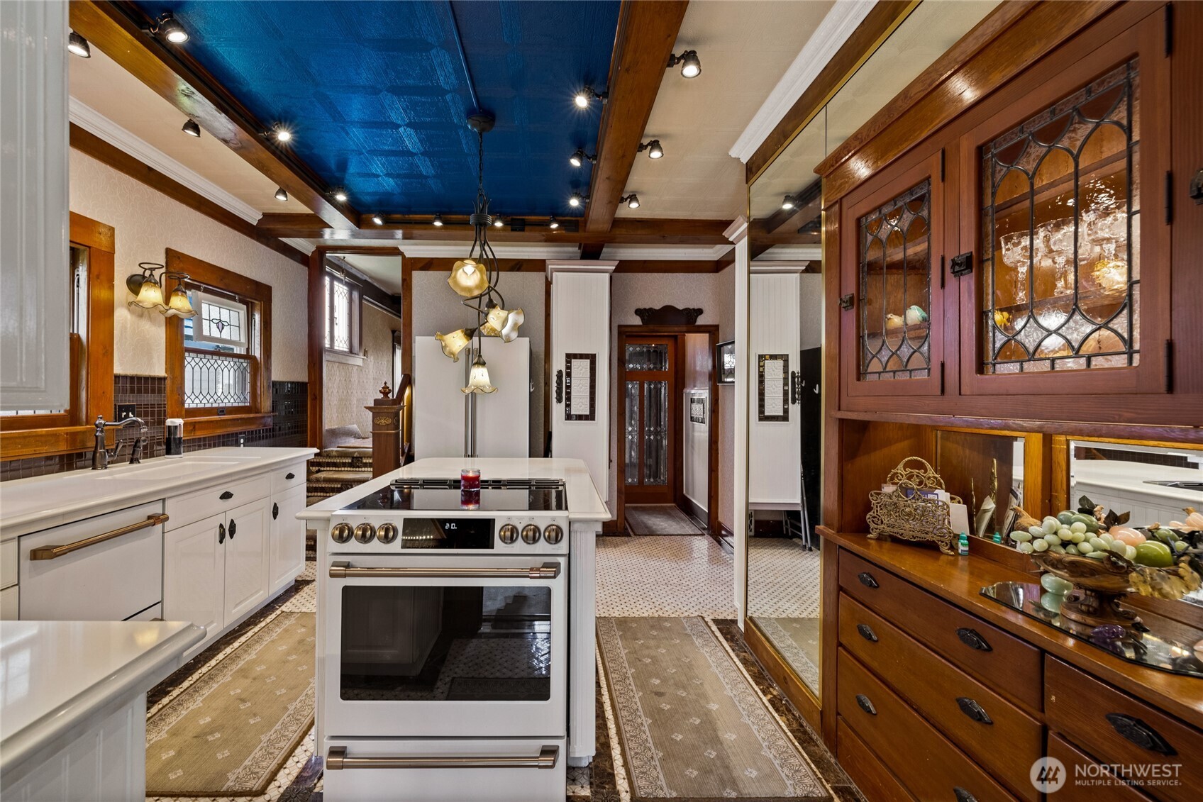 720 N Sheridan Avenue , Tacoma, WA 98403