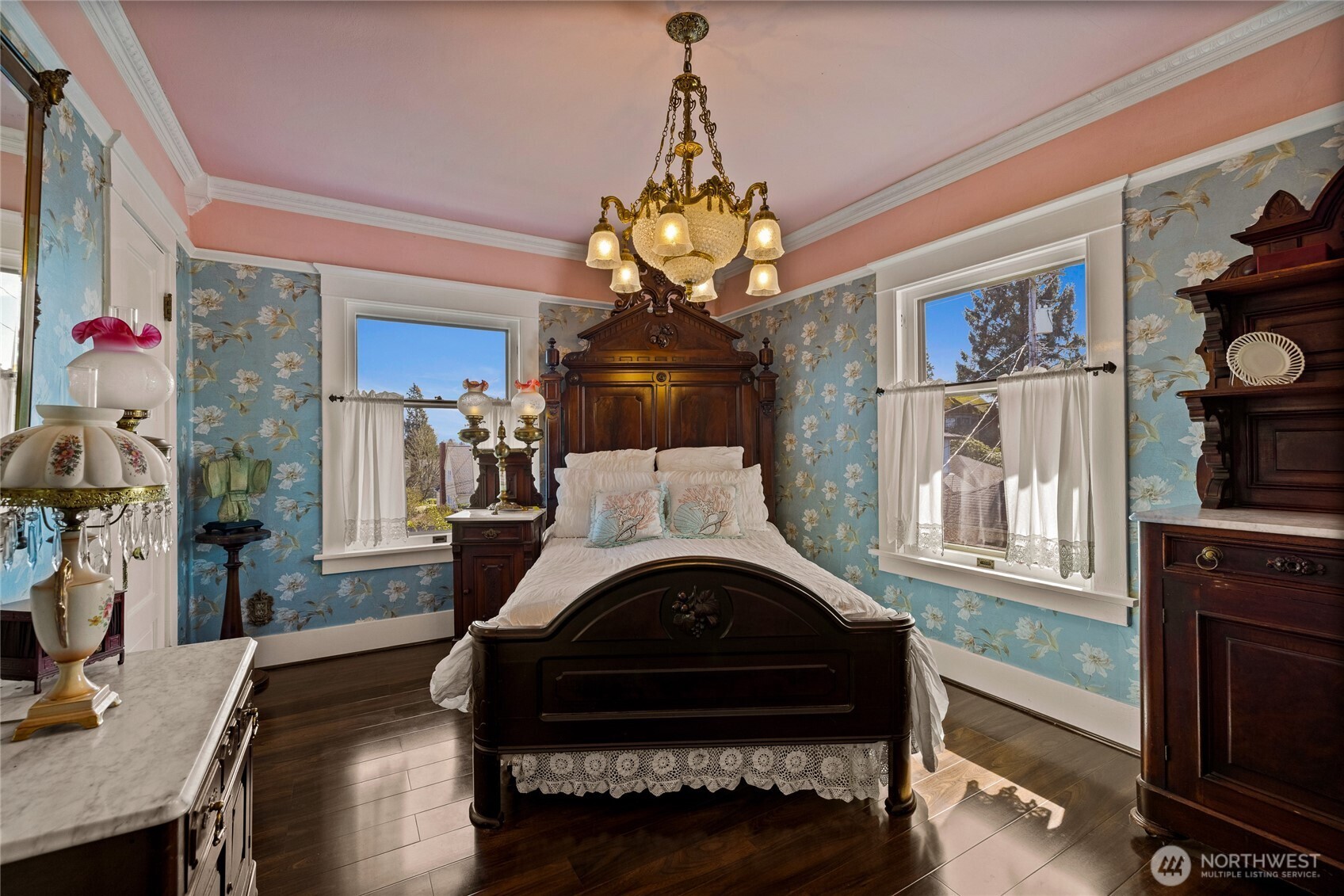 720 N Sheridan Avenue , Tacoma, WA 98403