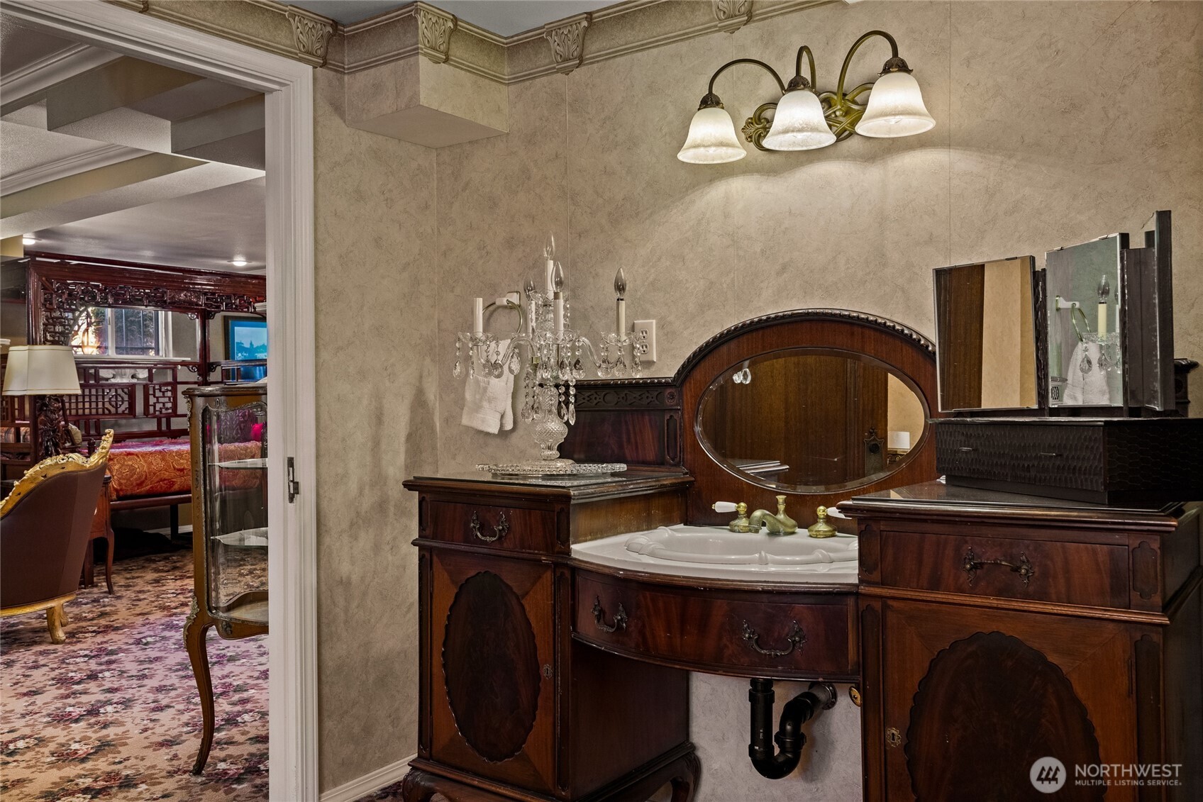 720 N Sheridan Avenue , Tacoma, WA 98403