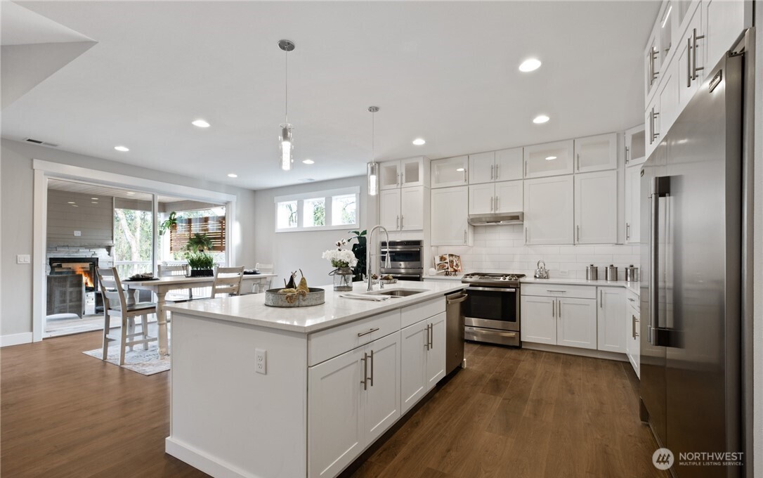 8831 27th St E , Edgewood, WA 98371