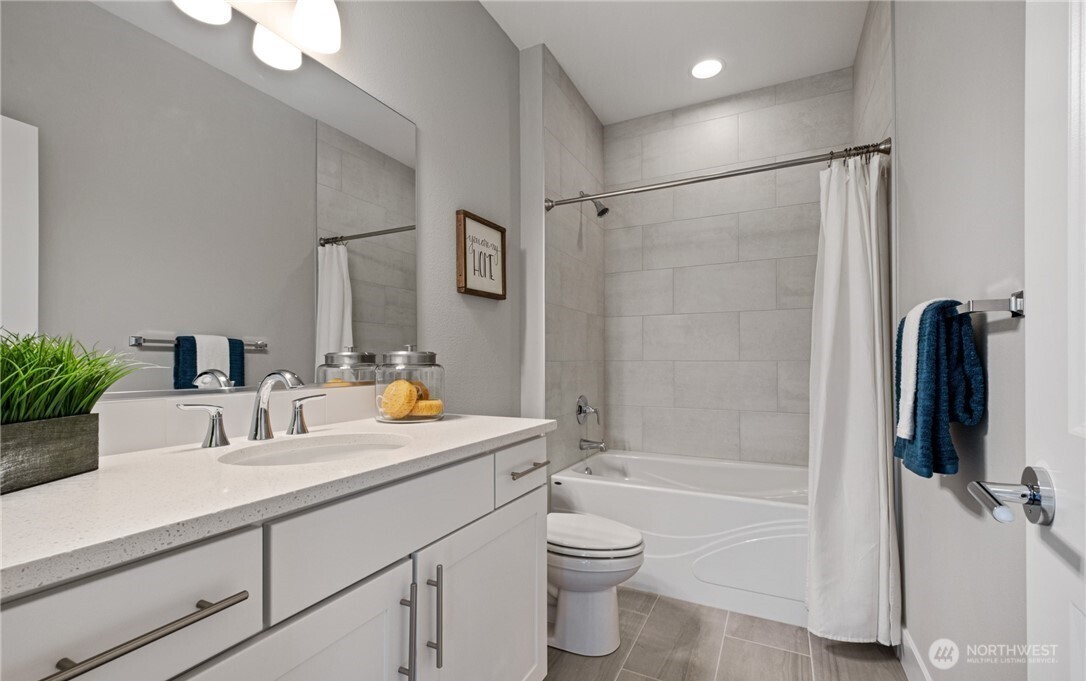 8831 27th St E , Edgewood, WA 98371