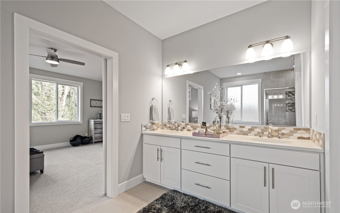 8831 27th St E , Edgewood, WA 98371