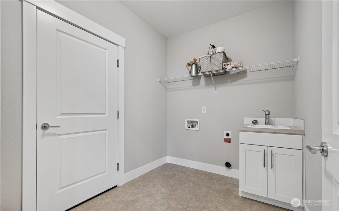 8831 27th St E , Edgewood, WA 98371