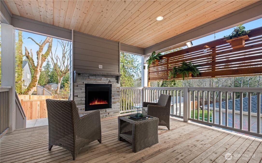 8831 27th St E , Edgewood, WA 98371