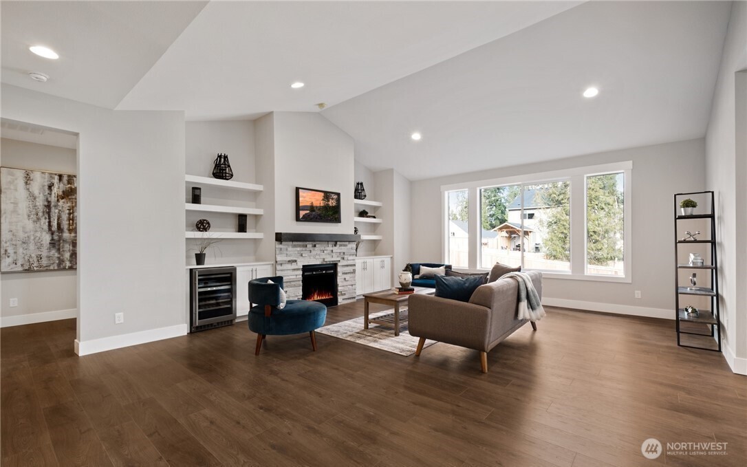 8831 27th St E , Edgewood, WA 98371