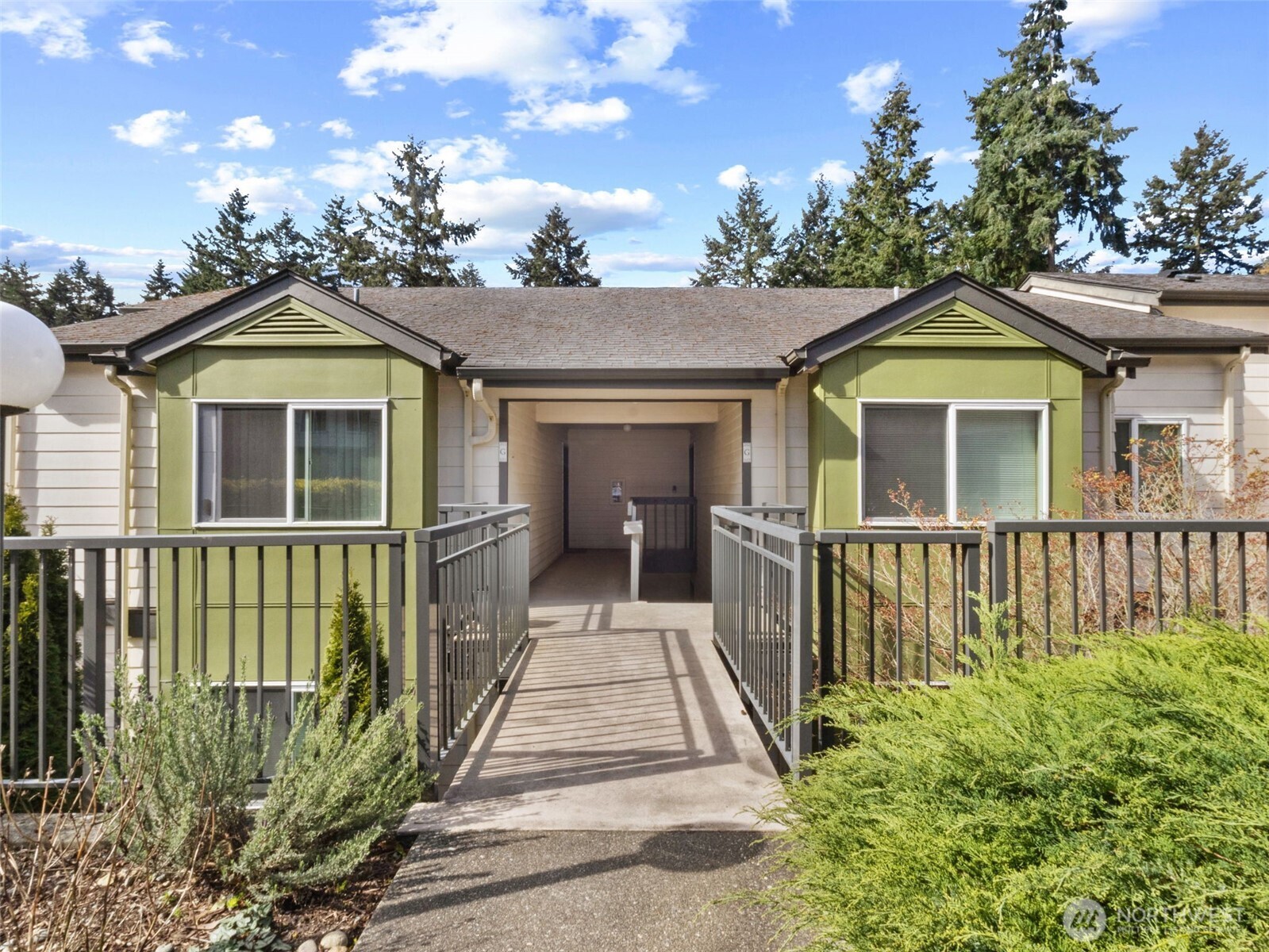 31500 33rd Place SW #G202, Federal Way, WA 98023