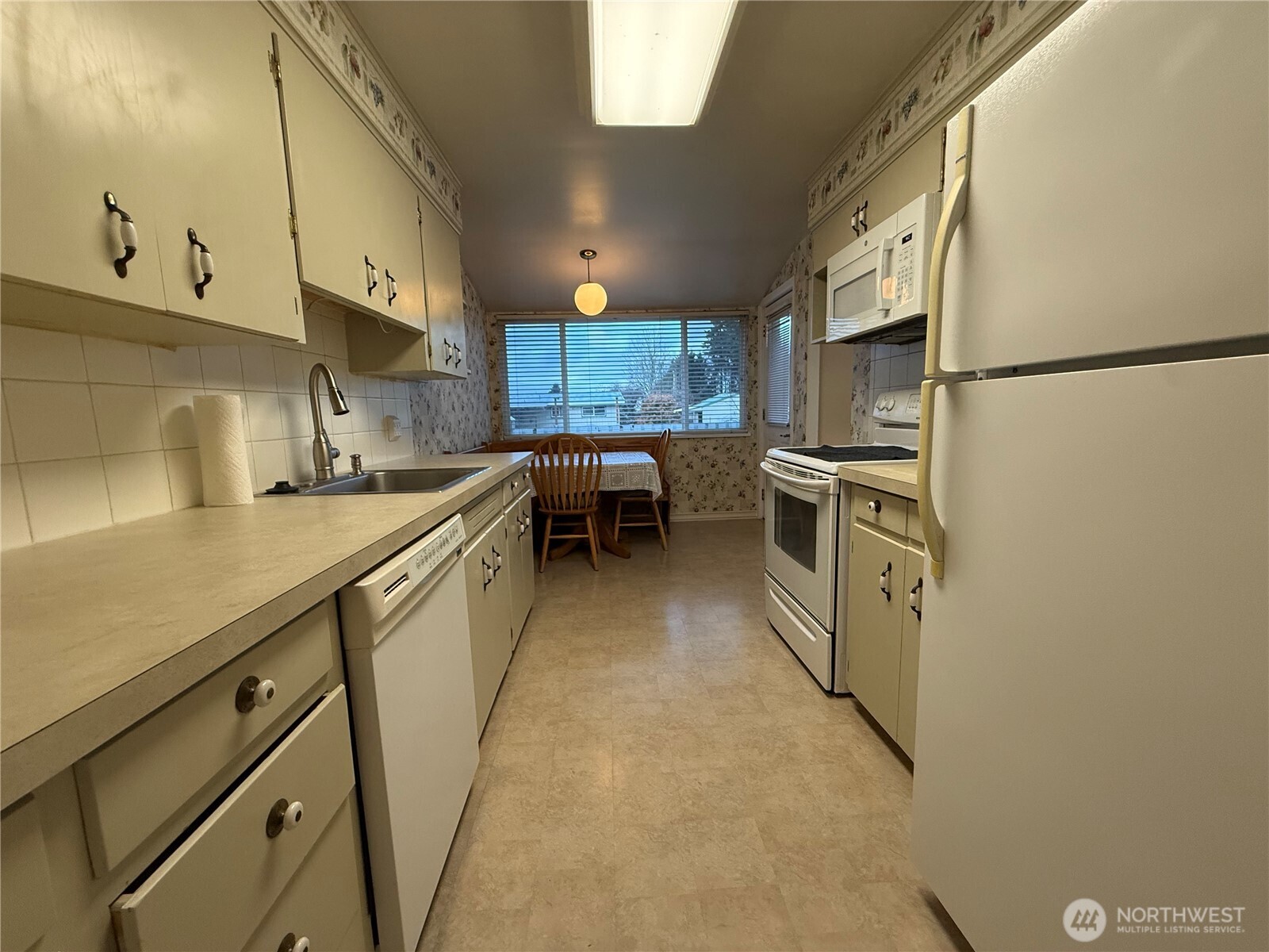 221 W Forest Avenue , Port Angeles, WA 98362