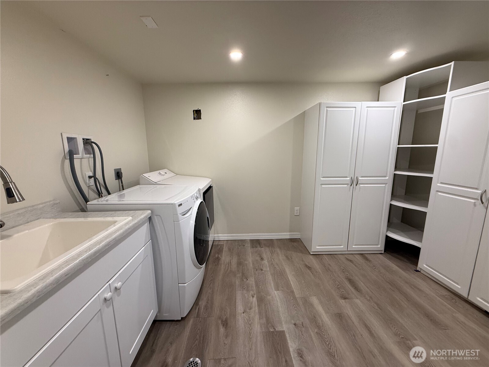 221 W Forest Avenue , Port Angeles, WA 98362