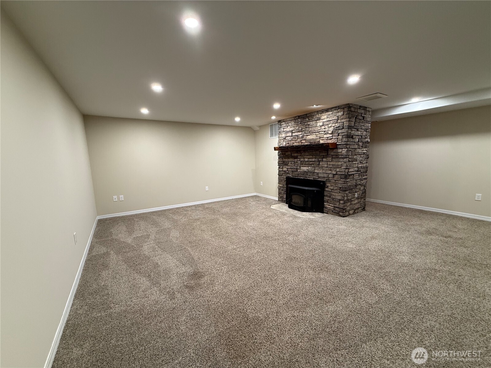 221 W Forest Avenue , Port Angeles, WA 98362