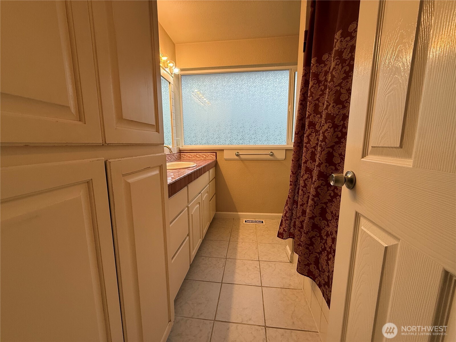 221 W Forest Avenue , Port Angeles, WA 98362