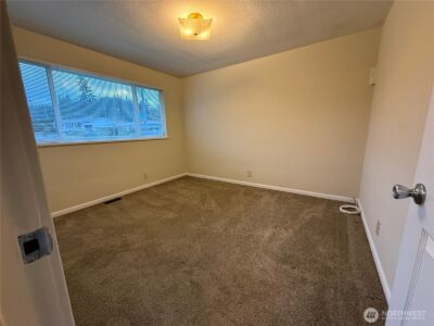 221 W Forest Avenue , Port Angeles, WA 98362 - Photo 9
