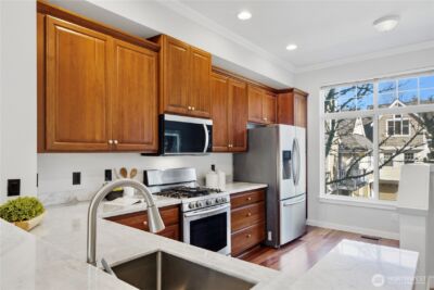 1439 Huckleberry Cir , Issaquah, WA 98029 - Photo 8