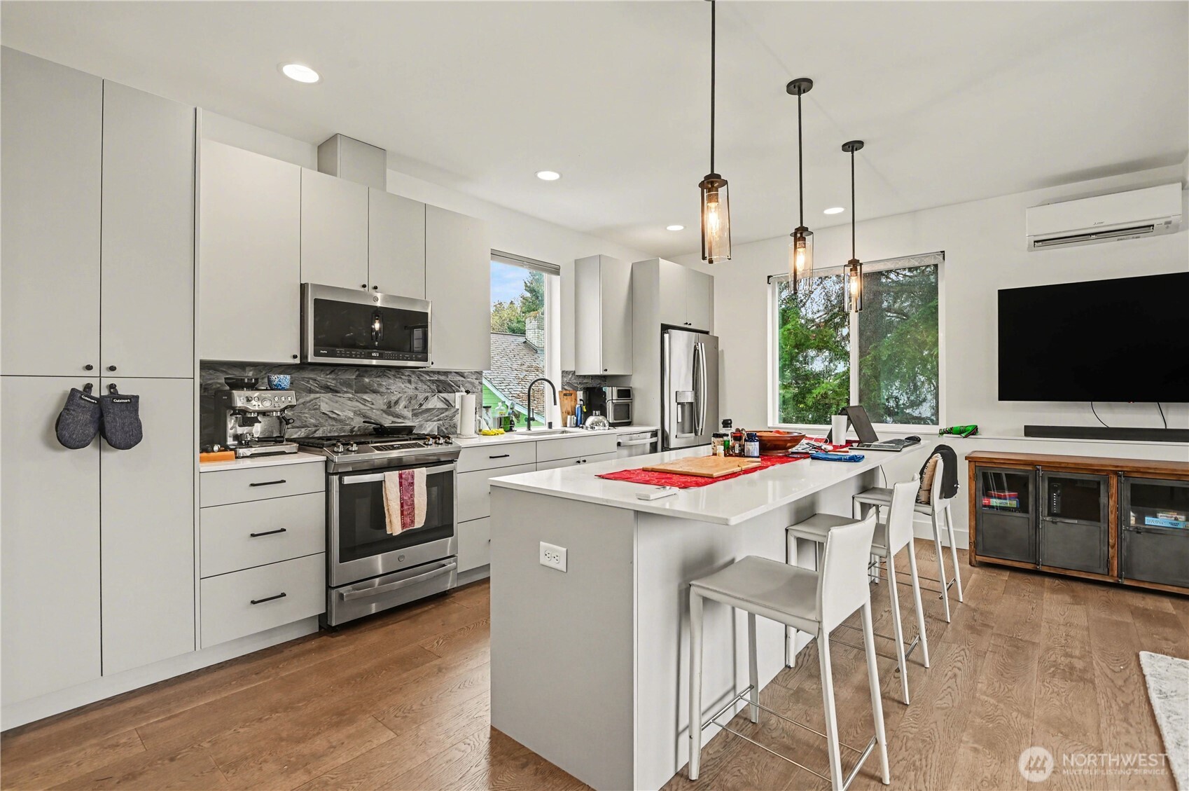 933 N 91st Street #B, Seattle, WA 98103