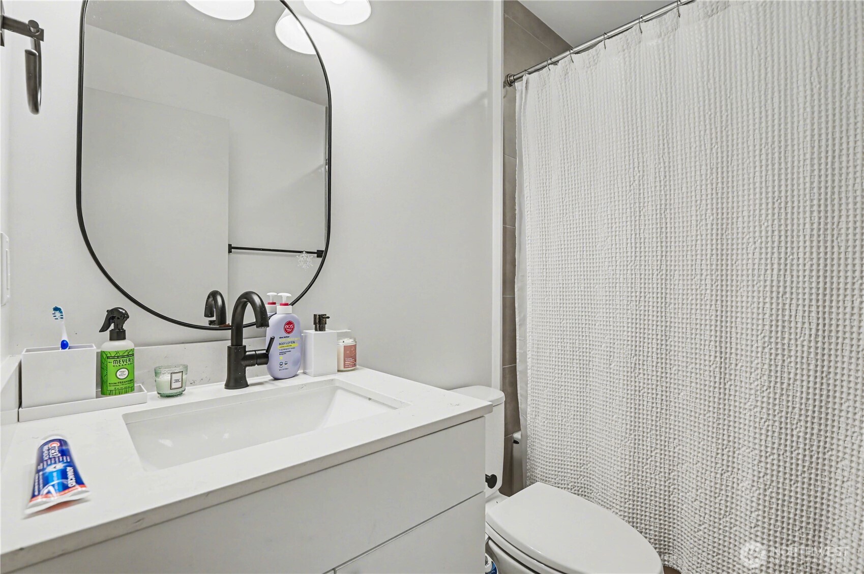 933 N 91st Street #B, Seattle, WA 98103