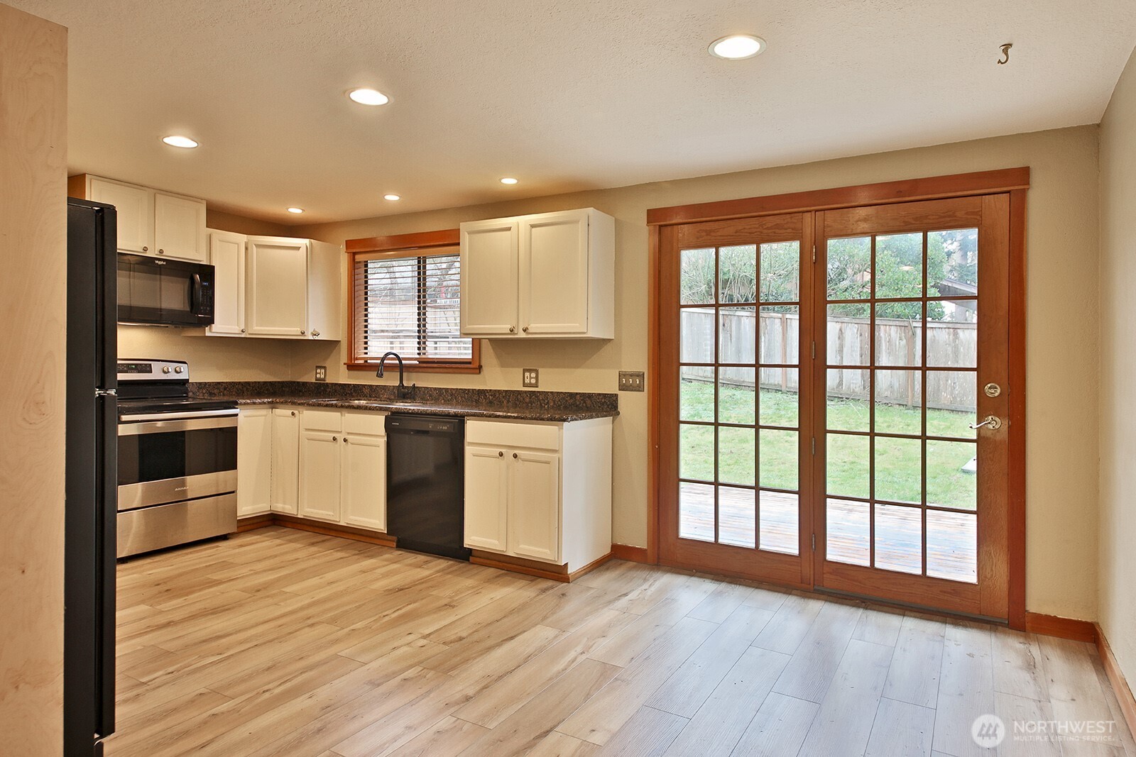 7875 Mortland Drive , Clinton, WA 98236