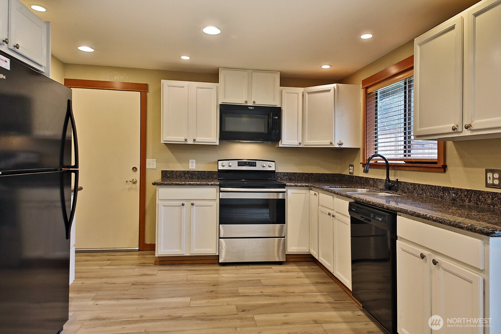7875 Mortland Drive , Clinton, WA 98236
