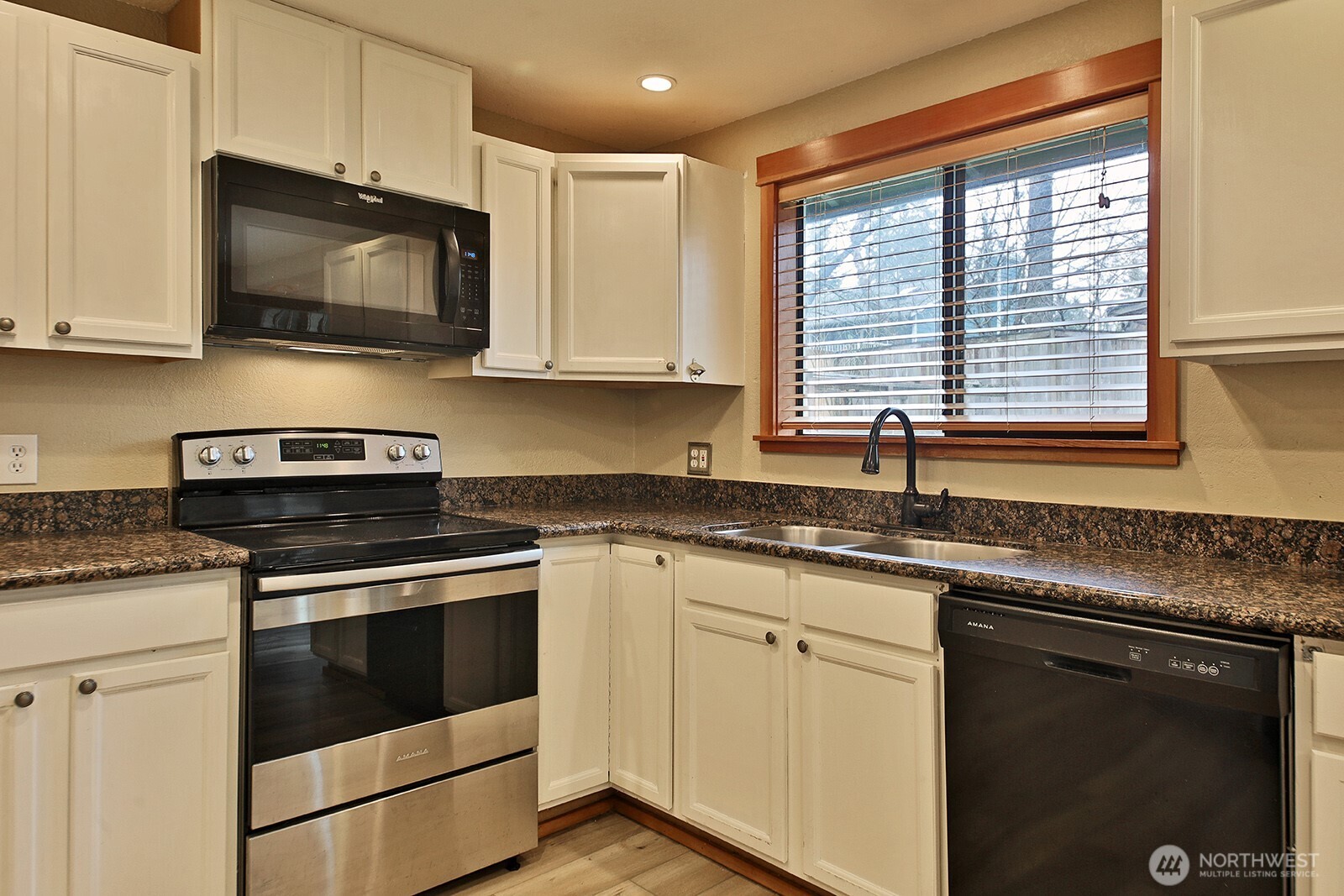 7875 Mortland Drive , Clinton, WA 98236