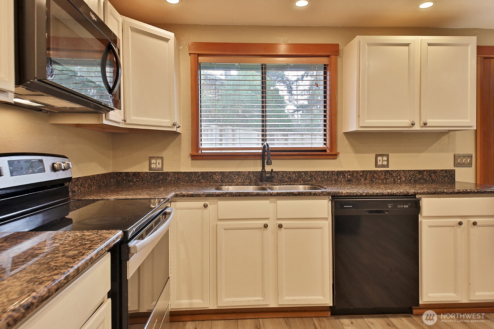 7875 Mortland Drive , Clinton, WA 98236