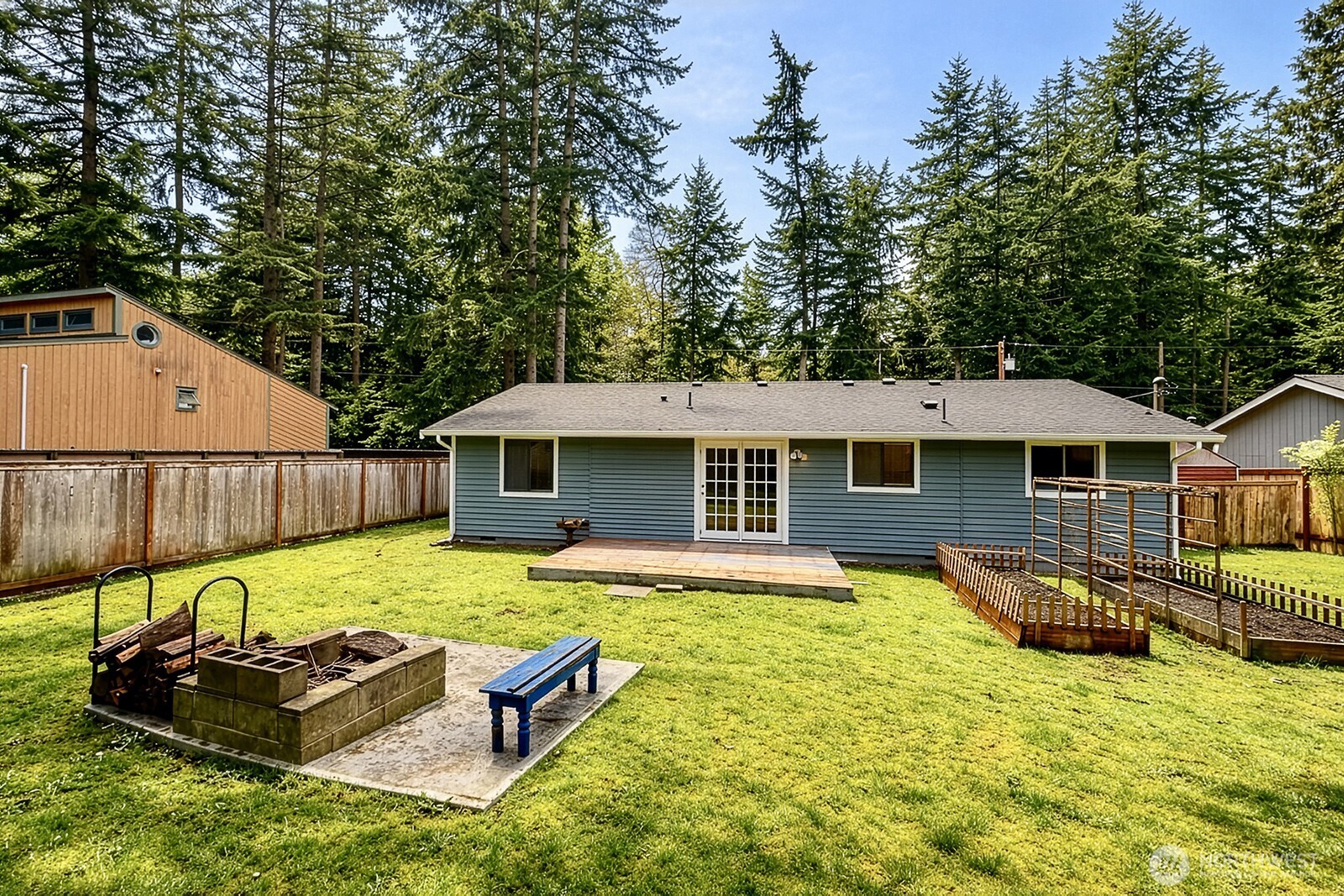 7875 Mortland Drive , Clinton, WA 98236