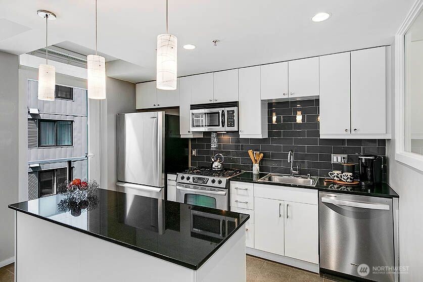 76 Cedar Street #603, Seattle, WA 98121-4106