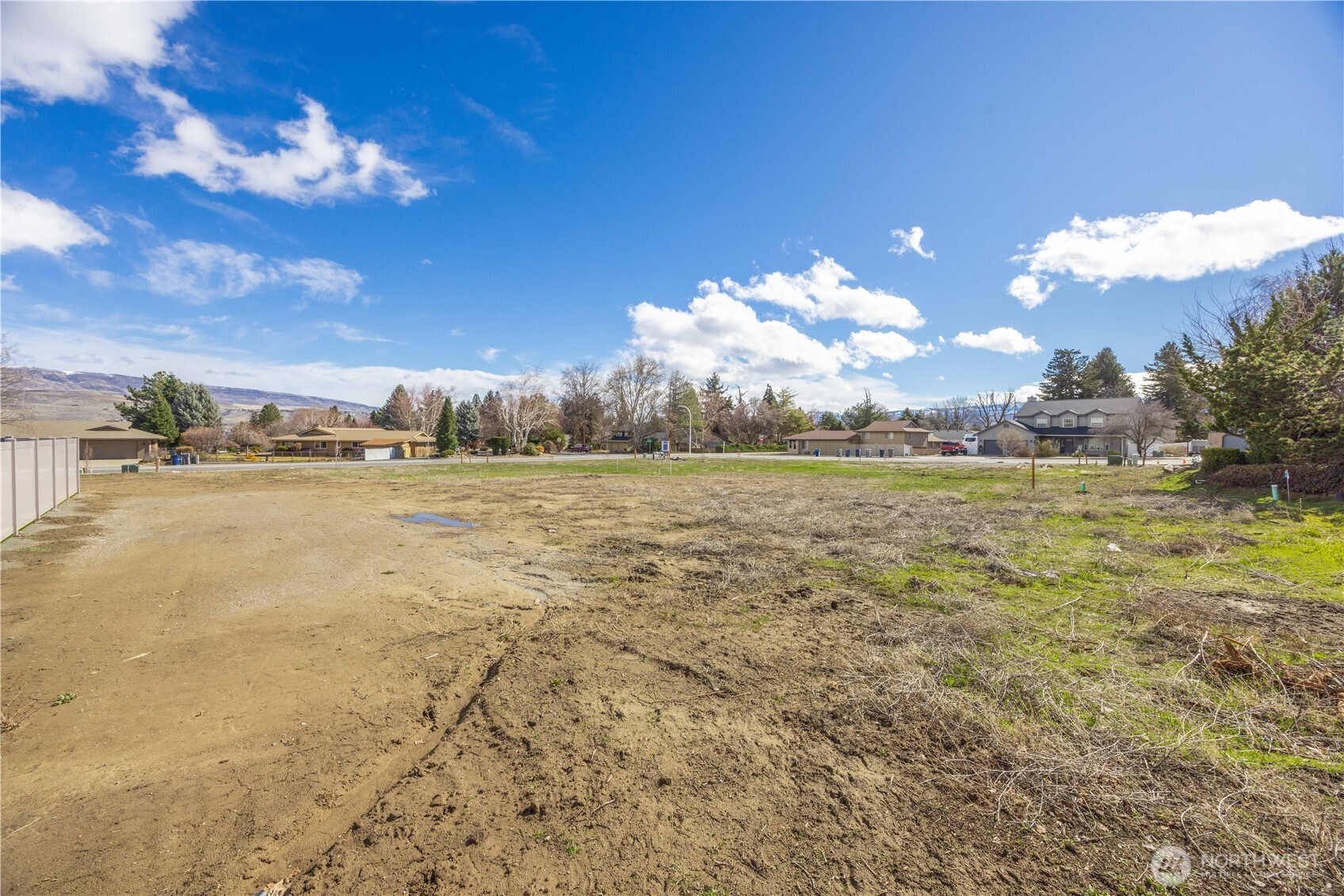 1808 North Road , Wenatchee, WA 98801