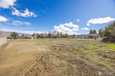 1808 North Road , Wenatchee, WA 98801