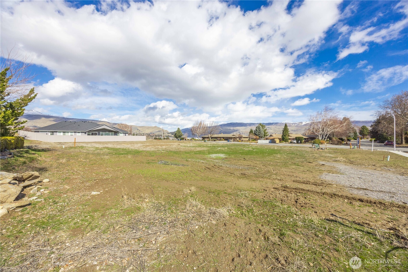 1808 North Road , Wenatchee, WA 98801