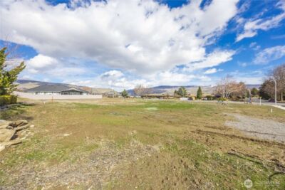 1808 North Road , Wenatchee, WA 98801 - Photo 2