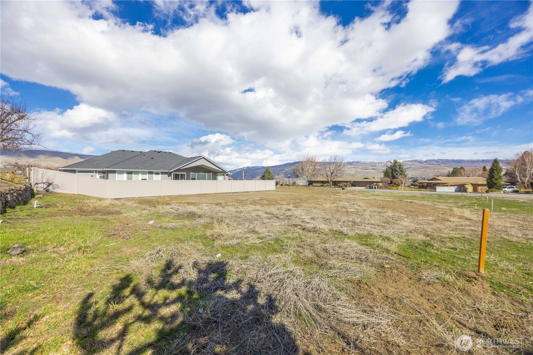 1808 North Road , Wenatchee, WA 98801