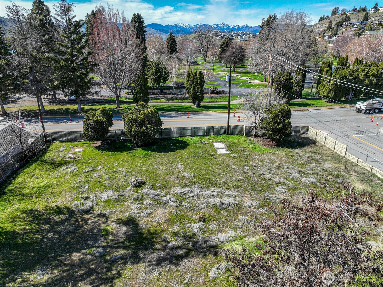 325 W Highland Avenue , Chelan, WA 98816