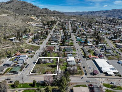 325 W Highland Avenue , Chelan, WA 98816 - Photo 2