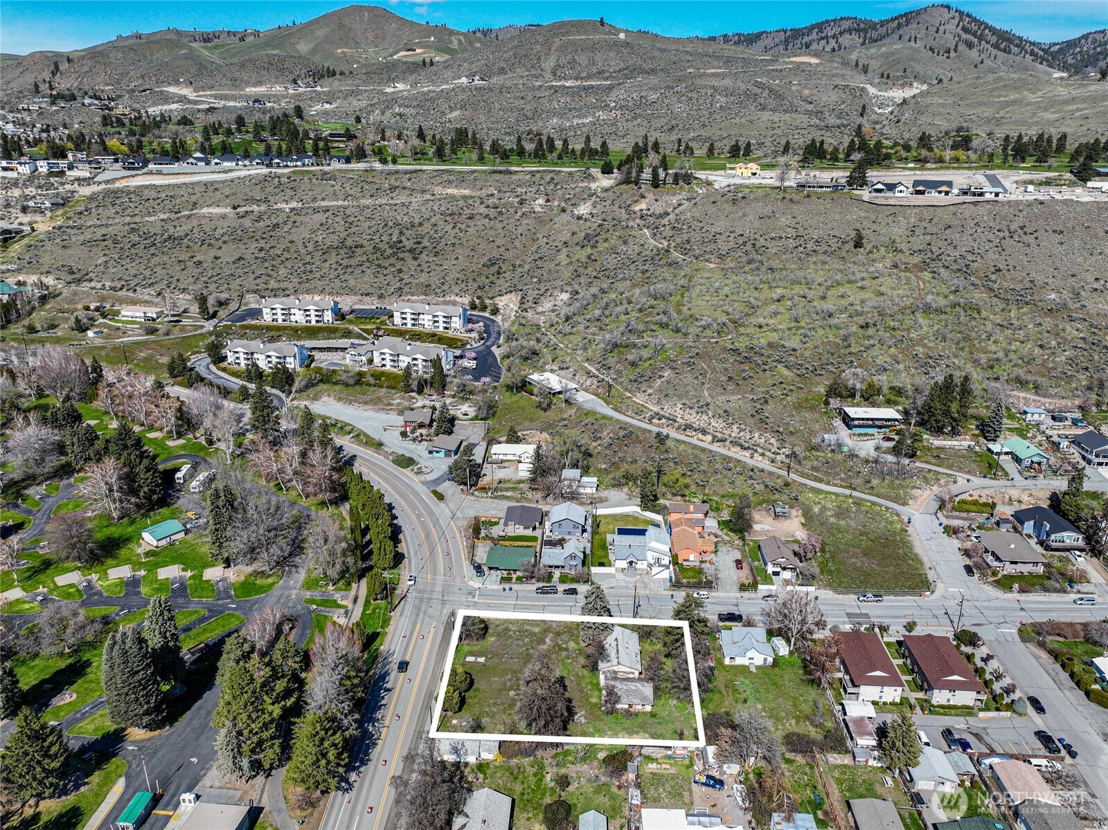 325 W Highland Avenue , Chelan, WA 98816