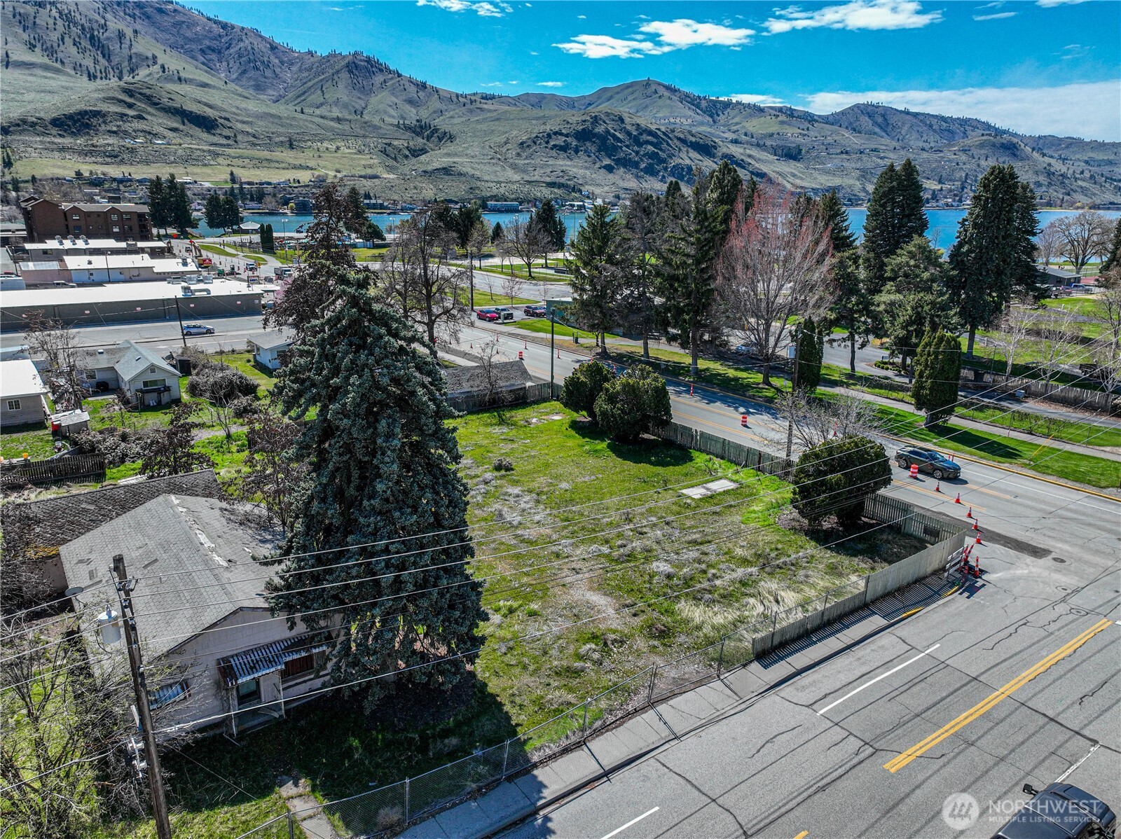 325 W Highland Avenue , Chelan, WA 98816