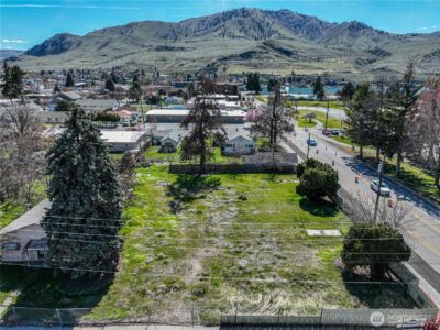 325 W Highland Avenue , Chelan, WA 98816 - Photo 7