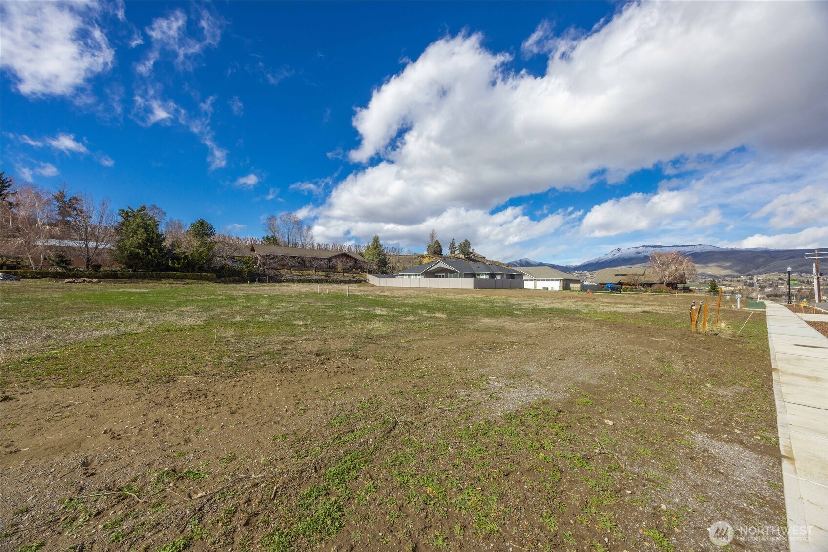 1804 North Road , Wenatchee, WA 98801